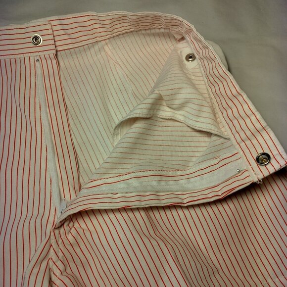 Vintage 1960s Shorts Women Size 11 White Red Striped Snap Pockets Hong Kong READ - Picture 14 of 15